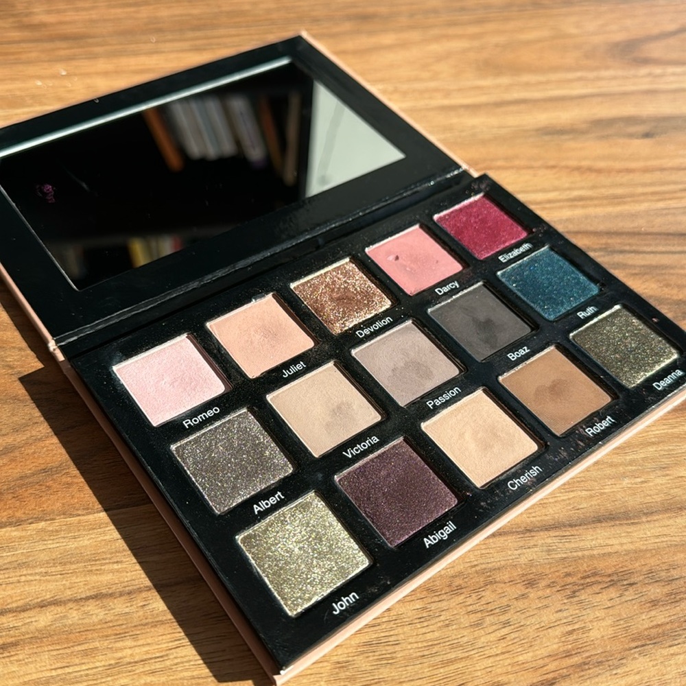 Sydney Grave Enduring Love light palette